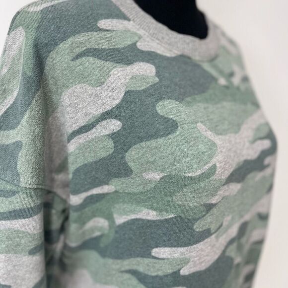Time and Tru Camo Crew Neck Sweatshirt Size Small Women’s Green and Grey - Picture 2 of 10